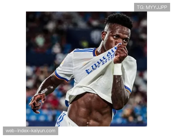 皇马双边锋换位战术受限 威尼修斯左路突破遭遇三人包夹